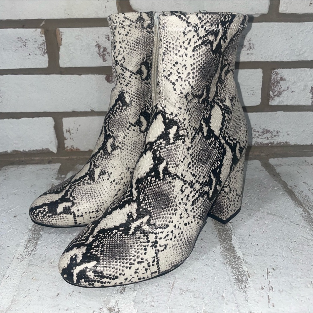 MADDEN GIRL ANKLE BOOTS